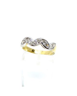 Anello a fedina in oro con diamanti 